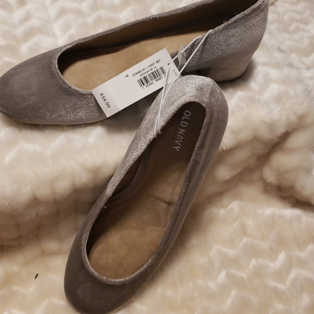 NWT Old Velvet Pumps